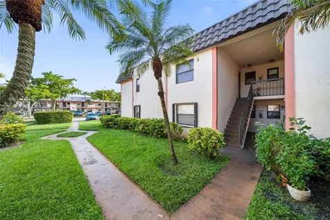 861 NE 207th Lane Miami FL 33179