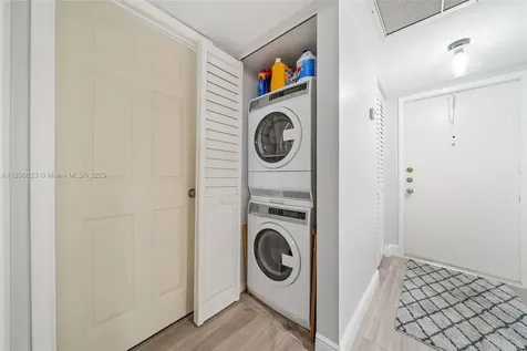 861 NE 207th Lane Miami FL 33179