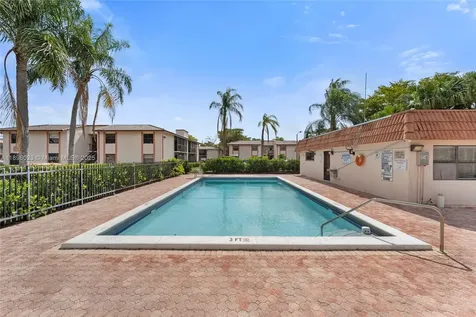 861 NE 207th Lane Miami FL 33179