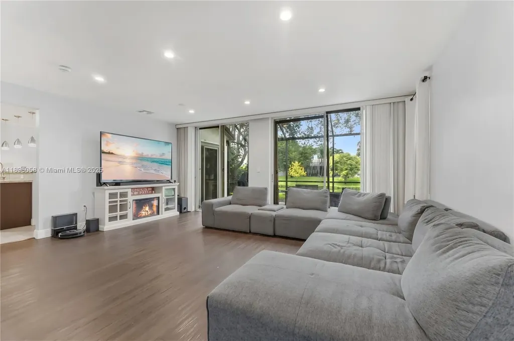 180 NW 118th Drive Coral Springs FL 33071