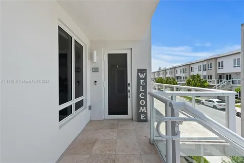 10245 NW 63rd Terrace Doral FL 33178