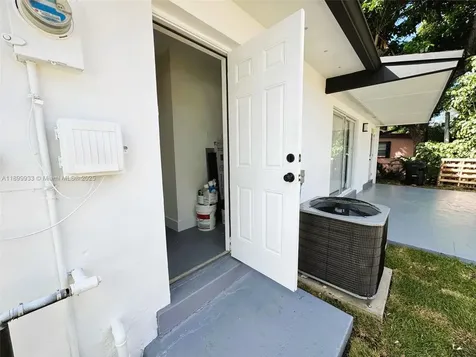 275 NE 173rd Street North Miami Beach FL 33162