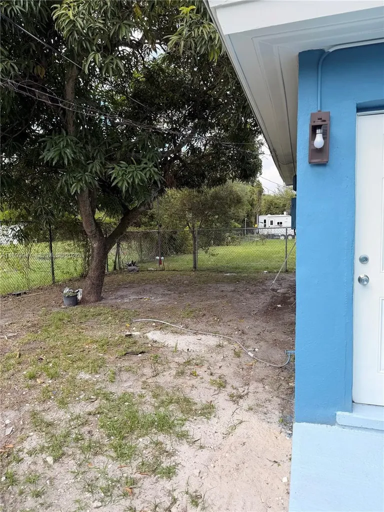 809 NW 12th Avenue Fort Lauderdale FL 33311