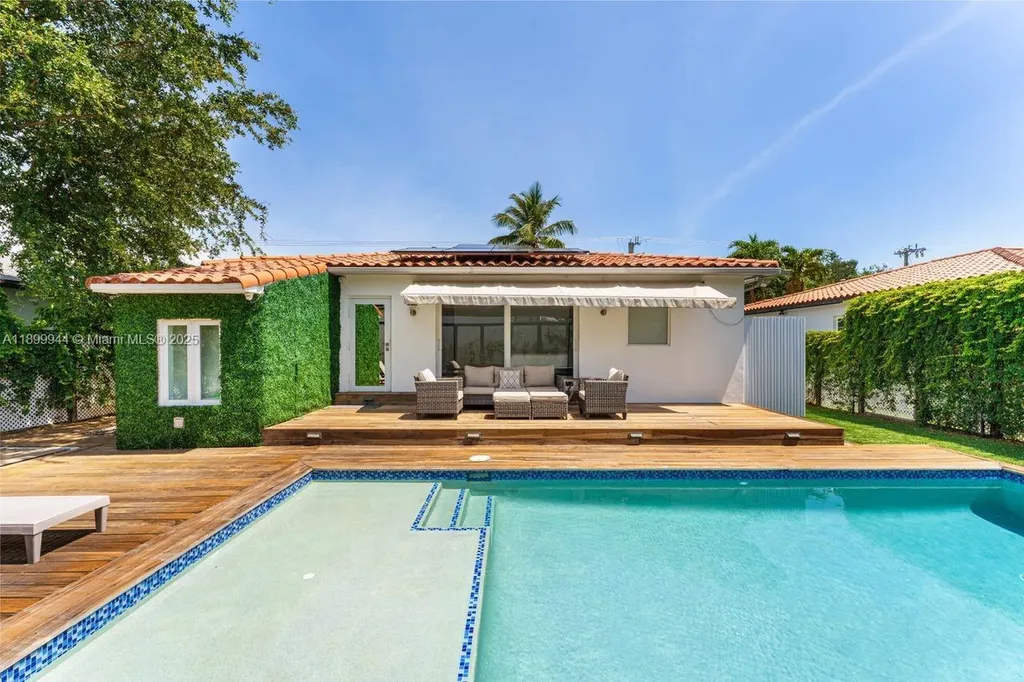 646 NE 83rd Street Miami FL 33138