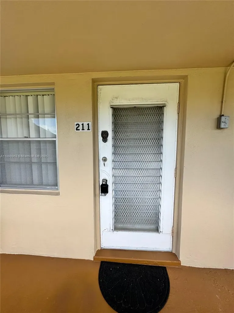 211 Coventry I West Palm Beach FL 33417