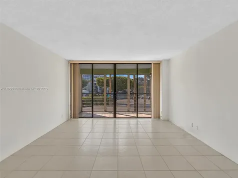 20500 W Country Club Drive Aventura FL 33180