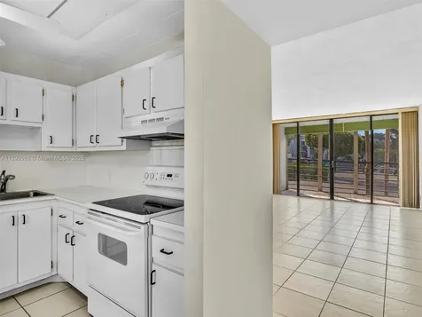 20500 W Country Club Drive Aventura FL 33180