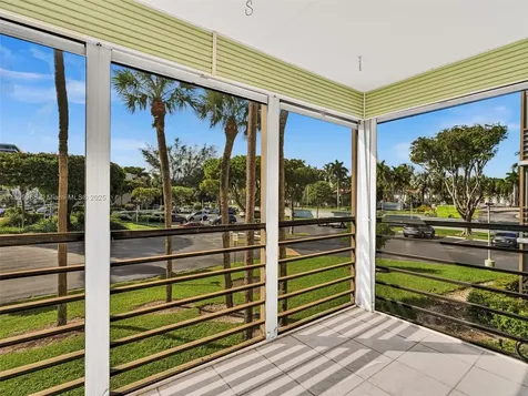 20500 W Country Club Drive Aventura FL 33180