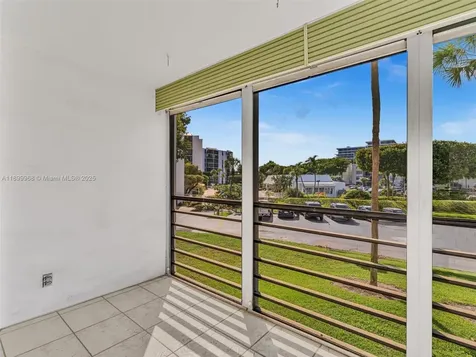 20500 W Country Club Drive Aventura FL 33180