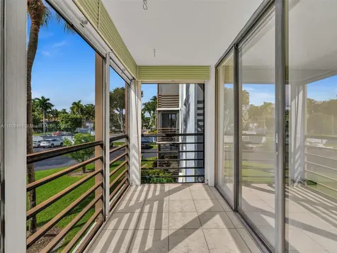 20500 W Country Club Drive Aventura FL 33180