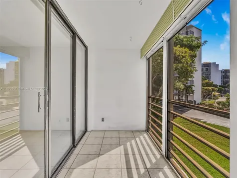 20500 W Country Club Drive Aventura FL 33180