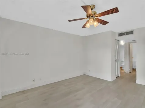 20500 W Country Club Drive Aventura FL 33180