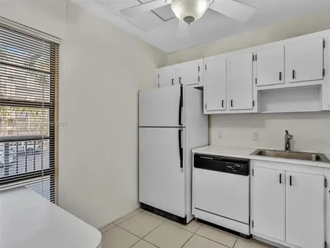 20500 W Country Club Drive Aventura FL 33180
