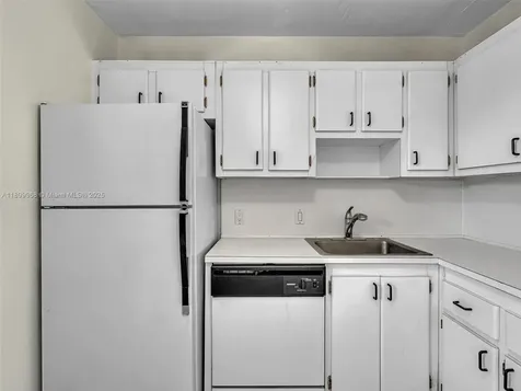 20500 W Country Club Drive Aventura FL 33180