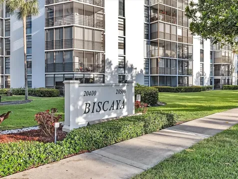 20500 W Country Club Drive Aventura FL 33180