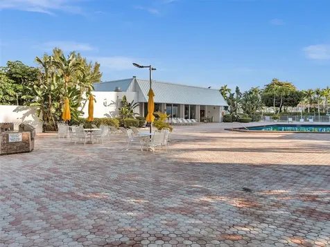 20500 W Country Club Drive Aventura FL 33180