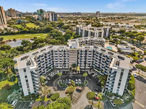 20500 W Country Club Drive Aventura FL 33180