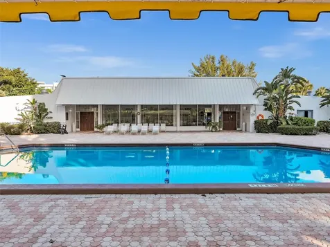 20500 W Country Club Drive Aventura FL 33180