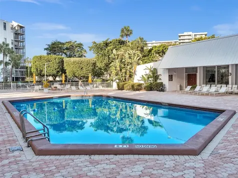 20500 W Country Club Drive Aventura FL 33180