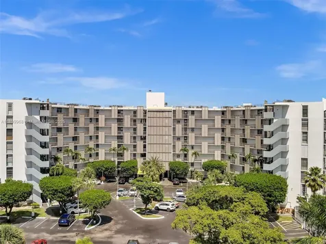 20500 W Country Club Drive Aventura FL 33180