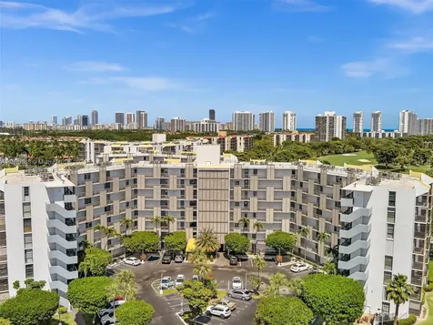 20500 W Country Club Drive Aventura FL 33180
