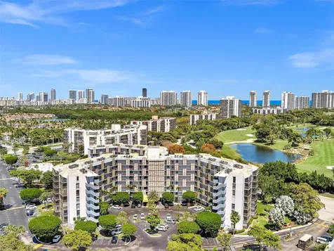 20500 W Country Club Drive Aventura FL 33180