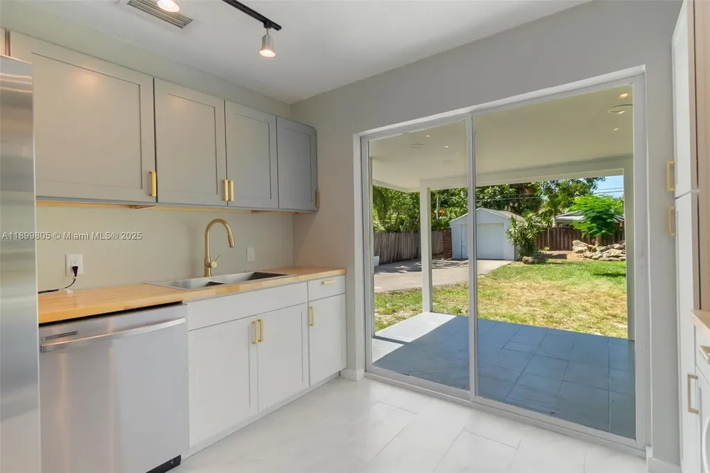 246 NE 13th Street Delray Beach FL 33444