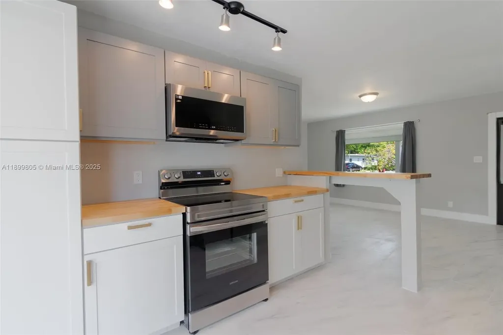 246 NE 13th Street Delray Beach FL 33444