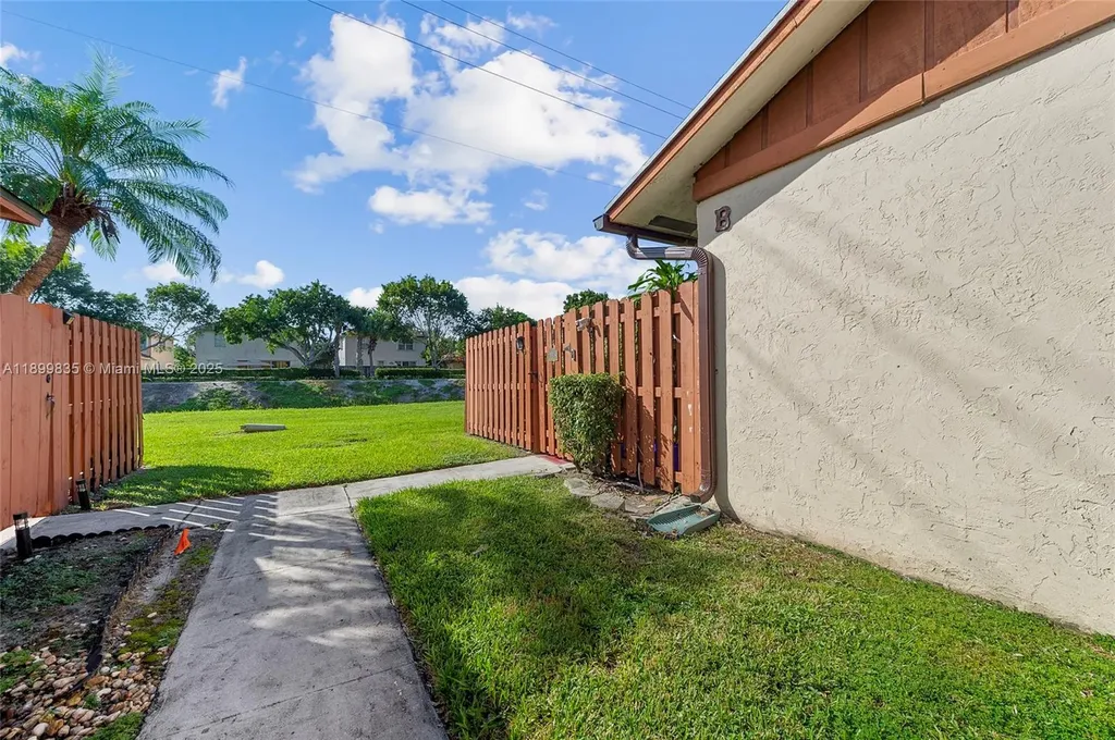 1101 Summit Place Circle West Palm Beach FL 33415