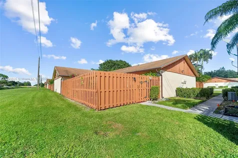 1101 Summit Place Circle West Palm Beach FL 33415