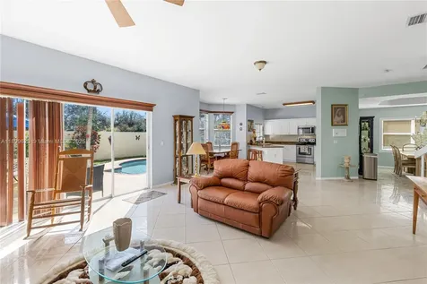 1071 NW 184th Terrace Pembroke Pines FL 33029