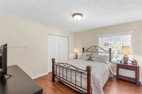 1071 NW 184th Terrace Pembroke Pines FL 33029