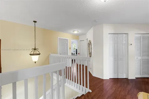 1071 NW 184th Terrace Pembroke Pines FL 33029