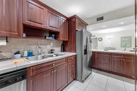 9437 SW 76th Street Miami FL 33173