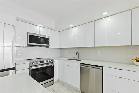 18021 Biscayne Boulevard Aventura FL 33160