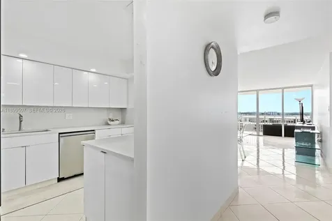 18021 Biscayne Boulevard Aventura FL 33160