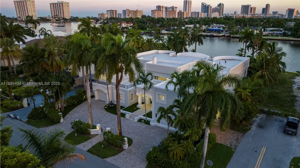 929 N Southlake Drive Hollywood FL 33019