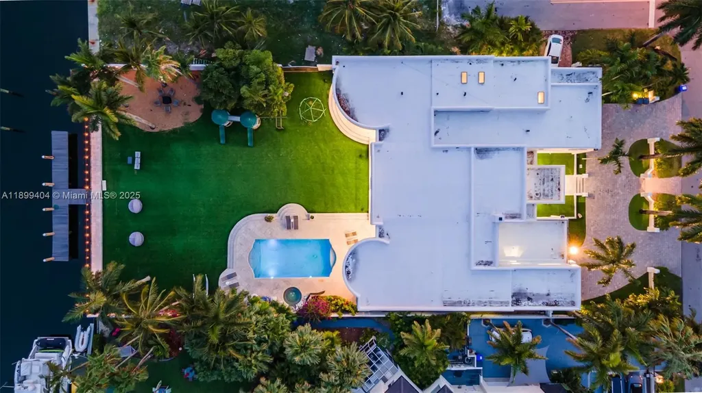 929 N Southlake Drive Hollywood FL 33019