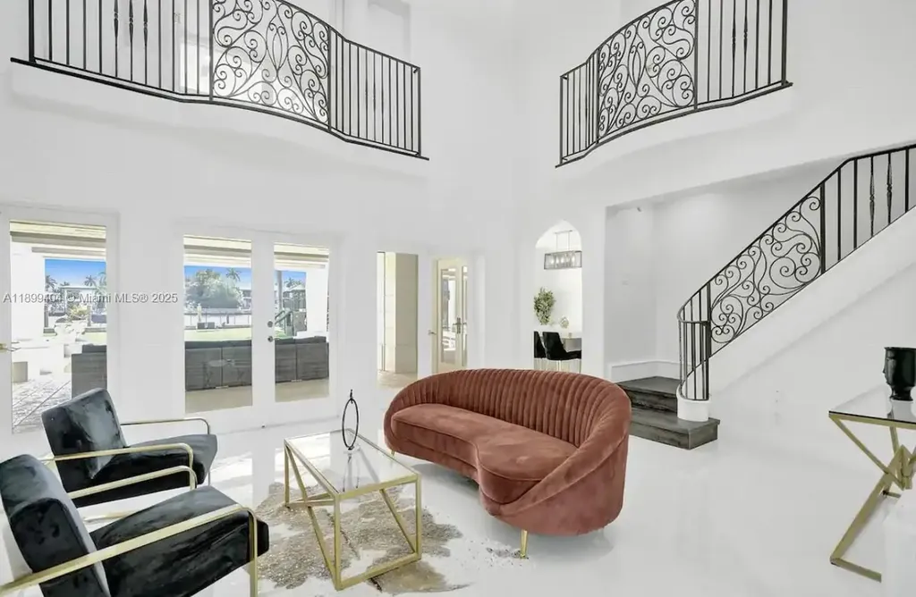 929 N Southlake Drive Hollywood FL 33019