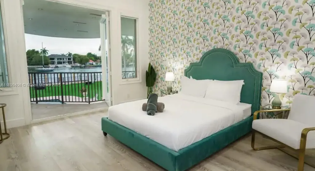 929 N Southlake Drive Hollywood FL 33019