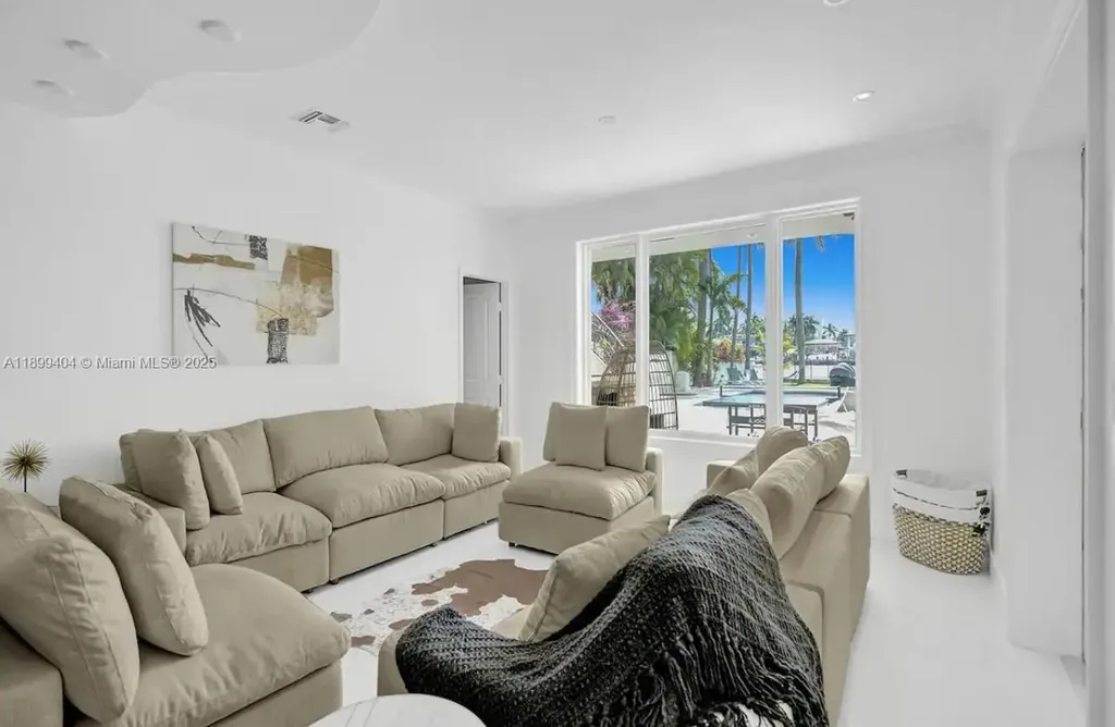929 N Southlake Drive Hollywood FL 33019