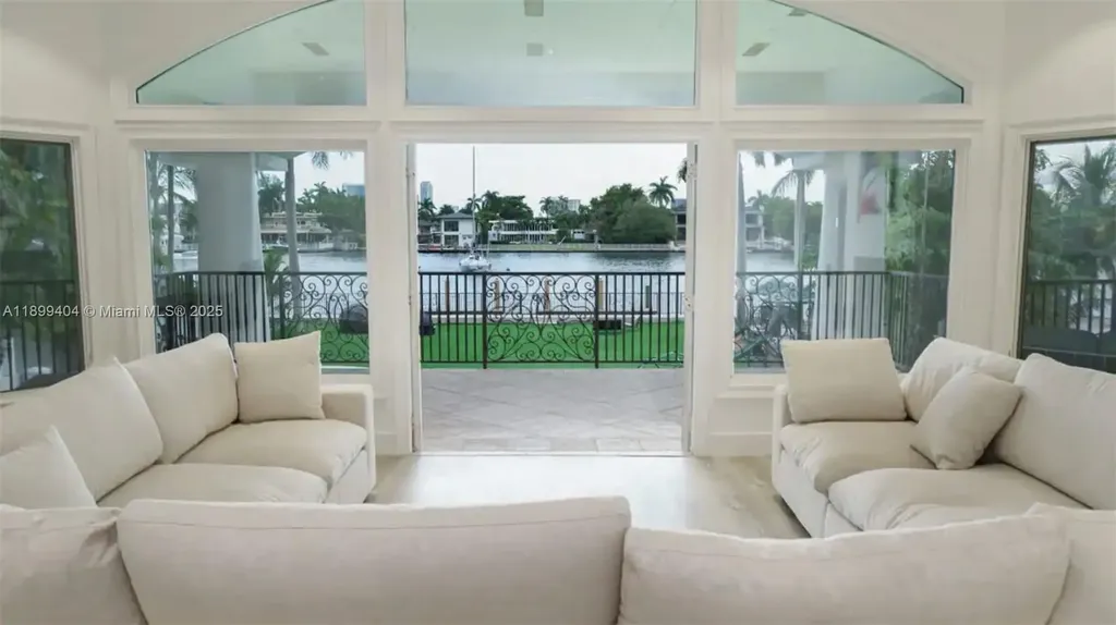 929 N Southlake Drive Hollywood FL 33019