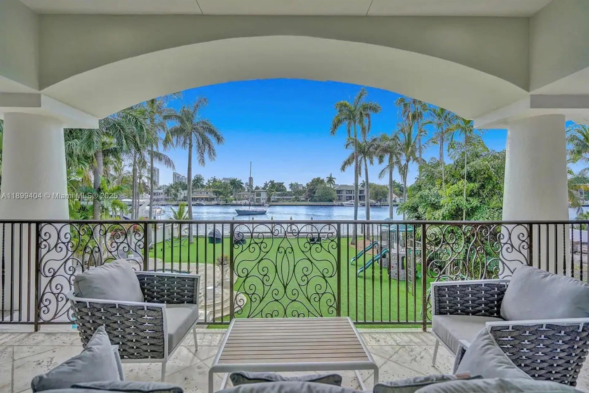 929 N Southlake Drive Hollywood FL 33019