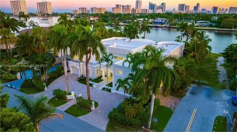 929 N Southlake Drive Hollywood FL 33019