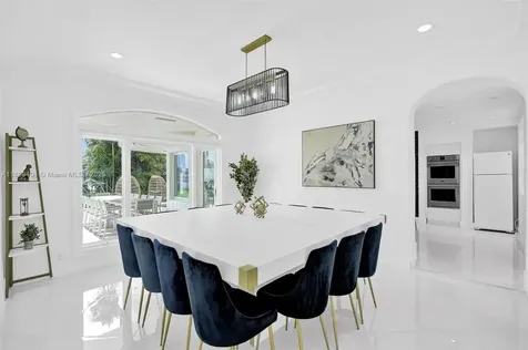 929 N Southlake Drive Hollywood FL 33019