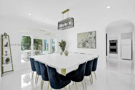 929 N Southlake Drive Hollywood FL 33019