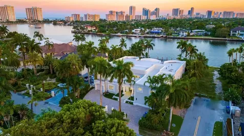 929 N Southlake Drive Hollywood FL 33019