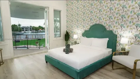 929 N Southlake Drive Hollywood FL 33019
