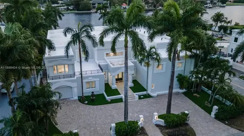 929 N Southlake Drive Hollywood FL 33019