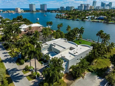 929 N Southlake Drive Hollywood FL 33019